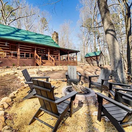 3 Mi To Dtwn Ellijay Tree-Lined Cabin With Deck!